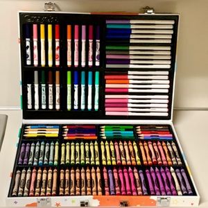 CRAYOLA 124 Piece Crayon Marker Colored Pencil Illustrated Kit Carrying Case Set